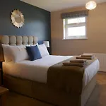 Hébergement de vacances 2 Bedroom House Walking Distance To Centre With Free Parking