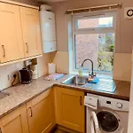 2 Bedroom House Walking Distance To Centre With Free Parking * York