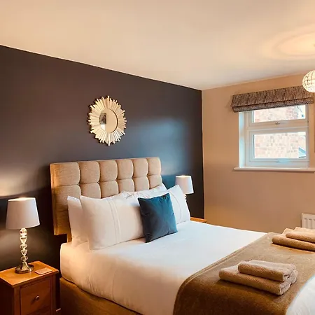 2 Bedroom House Walking Distance To Centre With Free Parking Nyaraló *