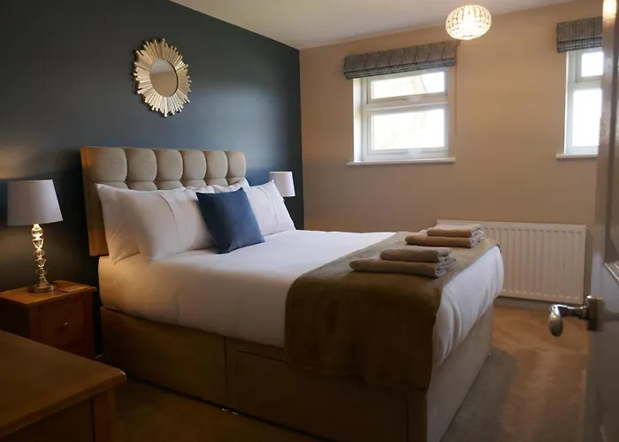 Holiday home 2 Bedroom House Walking Distance To Centre With Free Parking