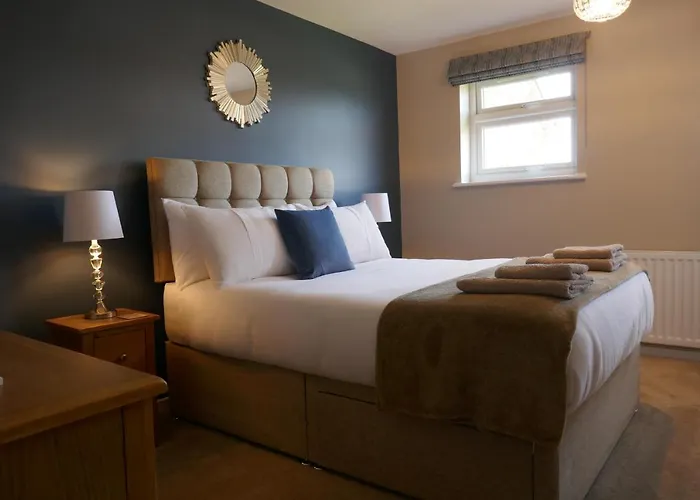 2 Bedroom House Walking Distance To Centre With Free Parking York