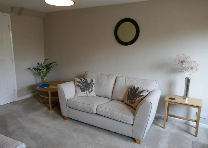 2 Bedroom House Walking Distance To Centre With Free Parking York