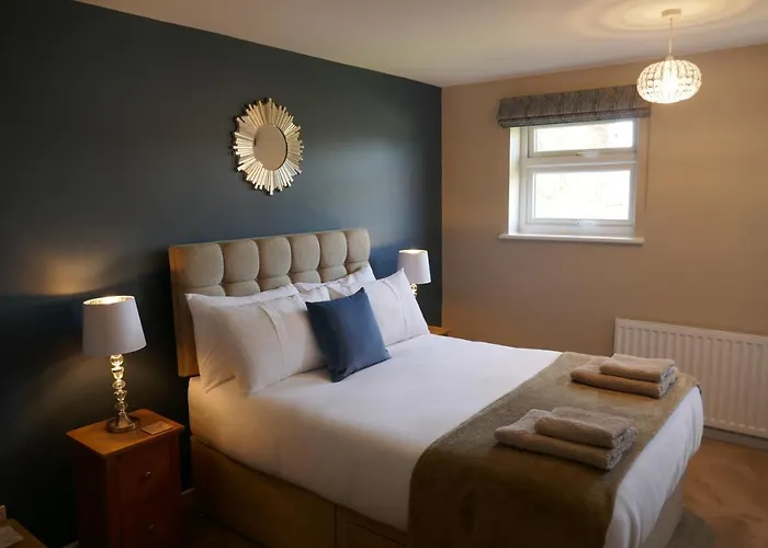 Holiday home 2 Bedroom House Walking Distance To Centre With Free Parking