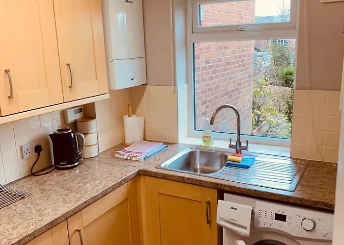 2 Bedroom House Walking Distance To Centre With Free Parking * York