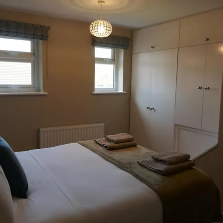 2 Bedroom House Walking Distance To Centre With Free Parking Holiday home York