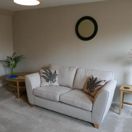 2 Bedroom House Walking Distance To Centre With Free Parking York