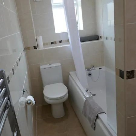 בית נופש 2 Bedroom House Walking Distance To Centre With Free Parking יורק