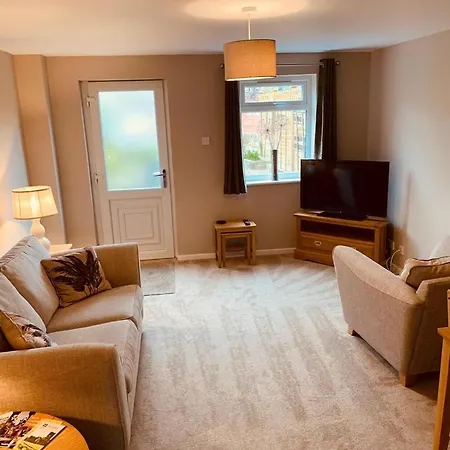 2 Bedroom House Walking Distance To Centre With Free Parking Holiday home York