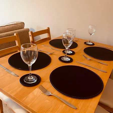 2 Bedroom House Walking Distance To Centre With Free Parking