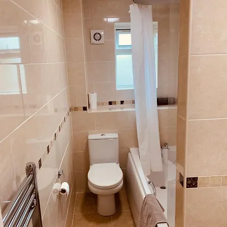 Сasa de vacaciones 2 Bedroom House Walking Distance To Centre With Free Parking