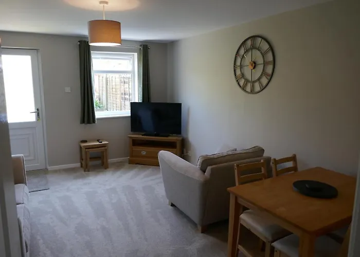 2 Bedroom House Walking Distance To Centre With Free Parking Dom wakacyjny