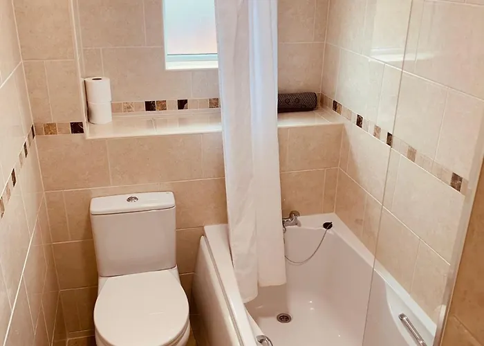 2 Bedroom House Walking Distance To Centre With Free Parking York